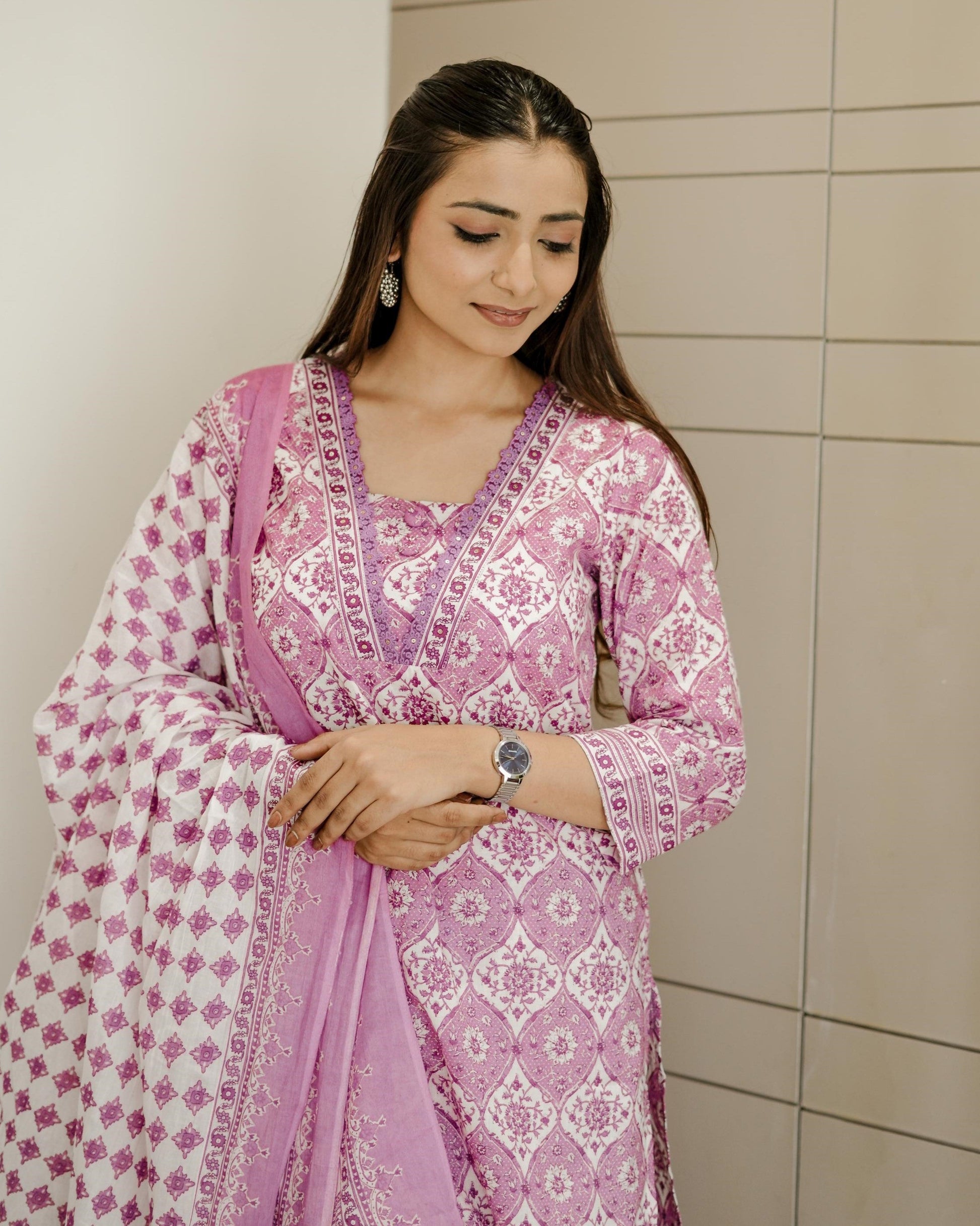 Stand Collar & Charm Print