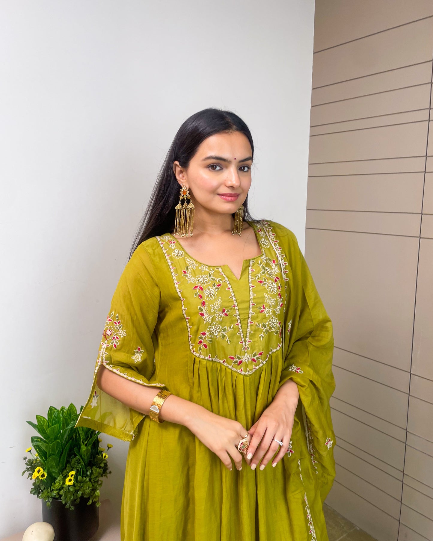 Mehndi Pure Mal Chanderi Round Kurta Pant Set With Dupatta