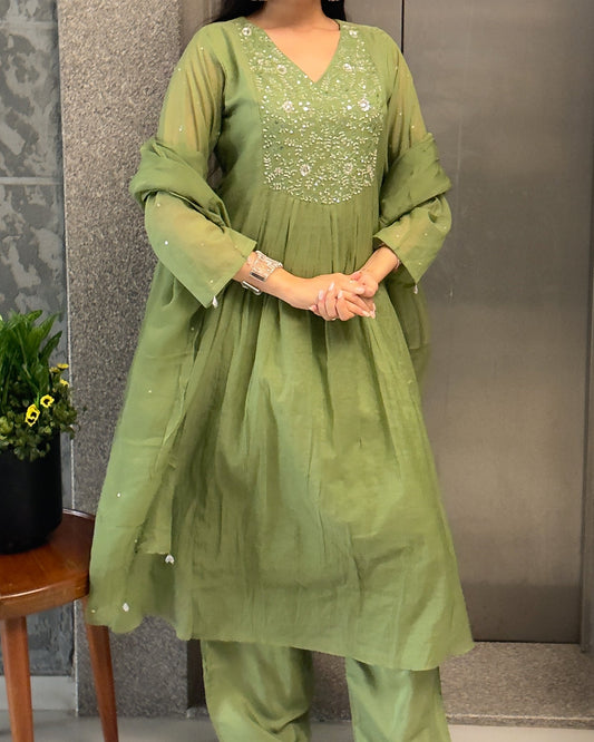 Pista Round Kurta Pant Set With Dupatta