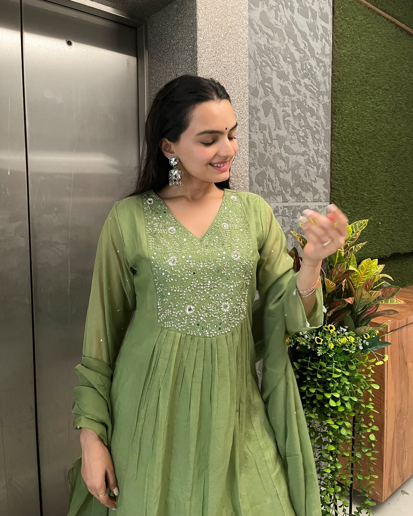 Pista Round Kurta Pant Set With Dupatta