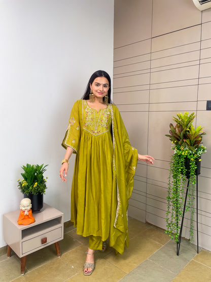 Mehndi Pure Mal Chanderi Round Kurta Pant Set With Dupatta
