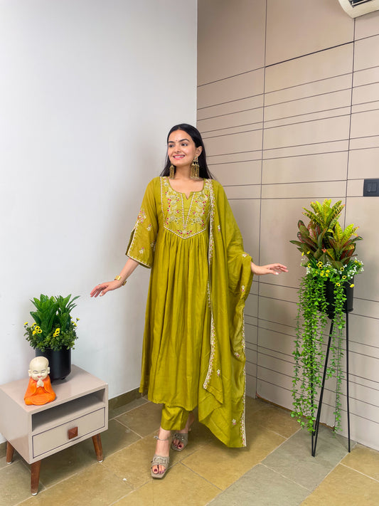 Mehndi Pure Mal Chanderi Round Kurta Pant Set With Dupatta