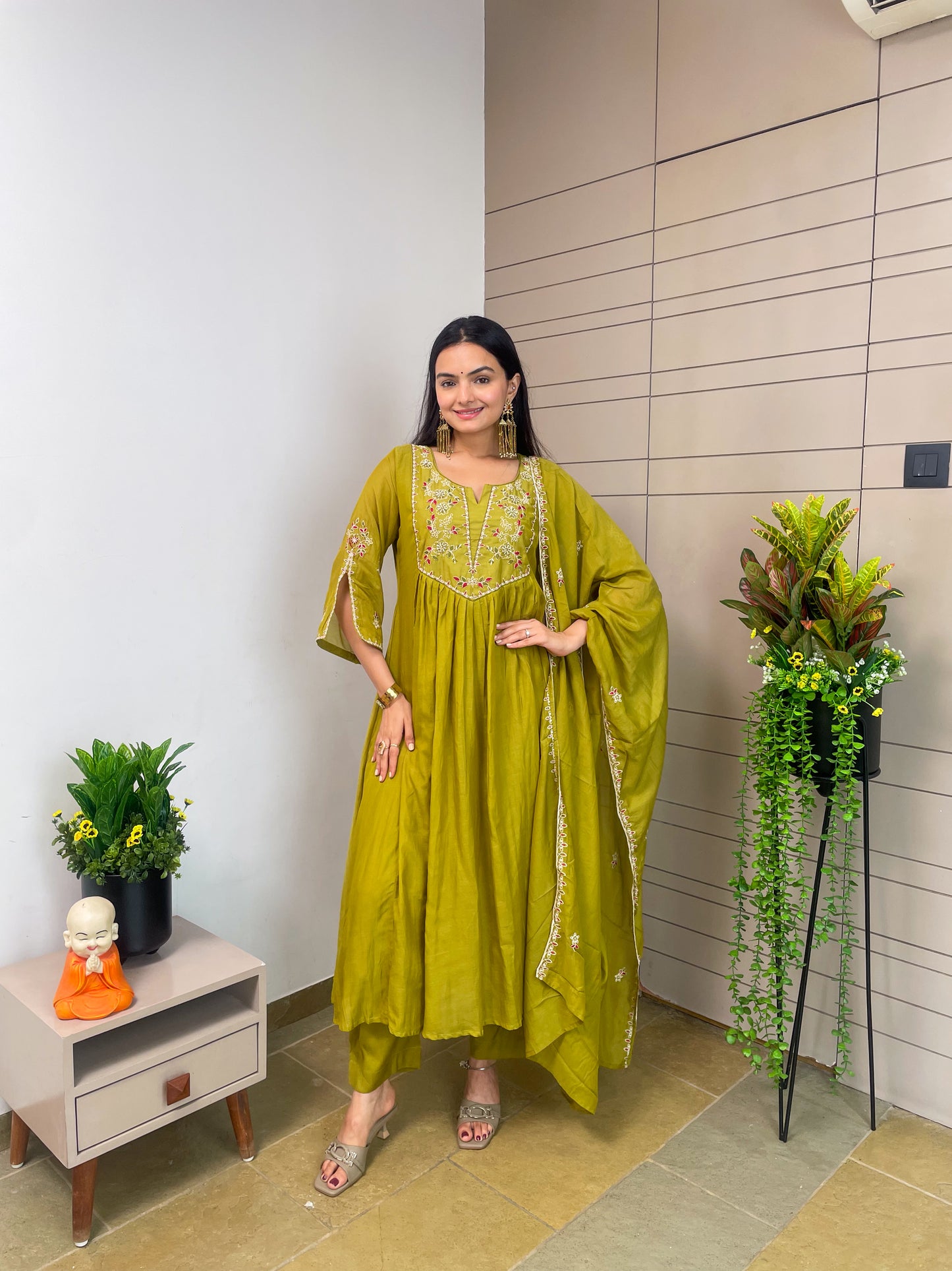 Mehndi Pure Mal Chanderi Round Kurta Pant Set With Dupatta