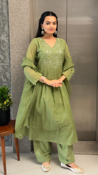 Pista Round Kurta Pant Set With Dupatta