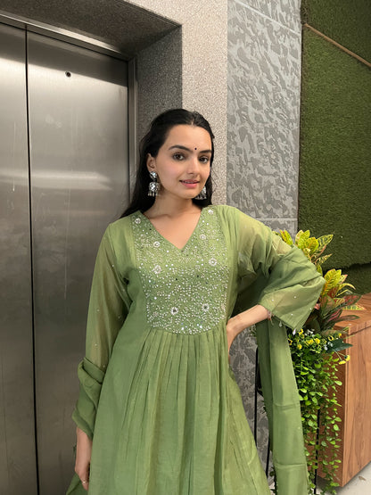 Pista Round Kurta Pant Set With Dupatta