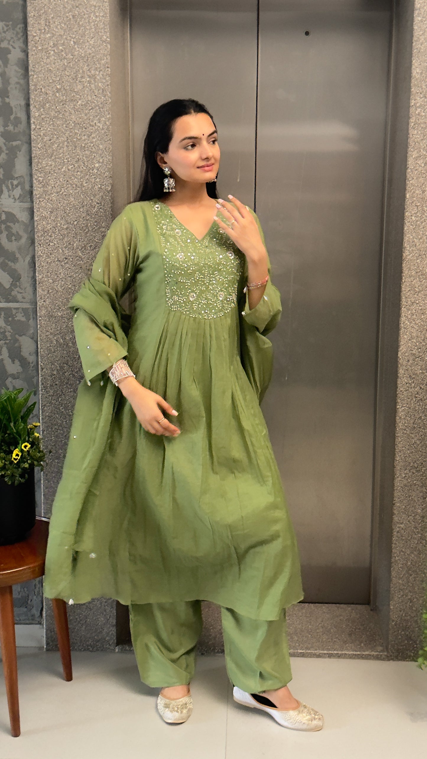 Pista Round Kurta Pant Set With Dupatta