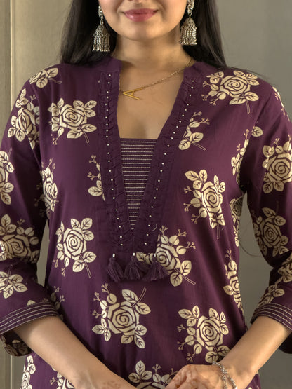 Woman wearing a purple floral patterned top .