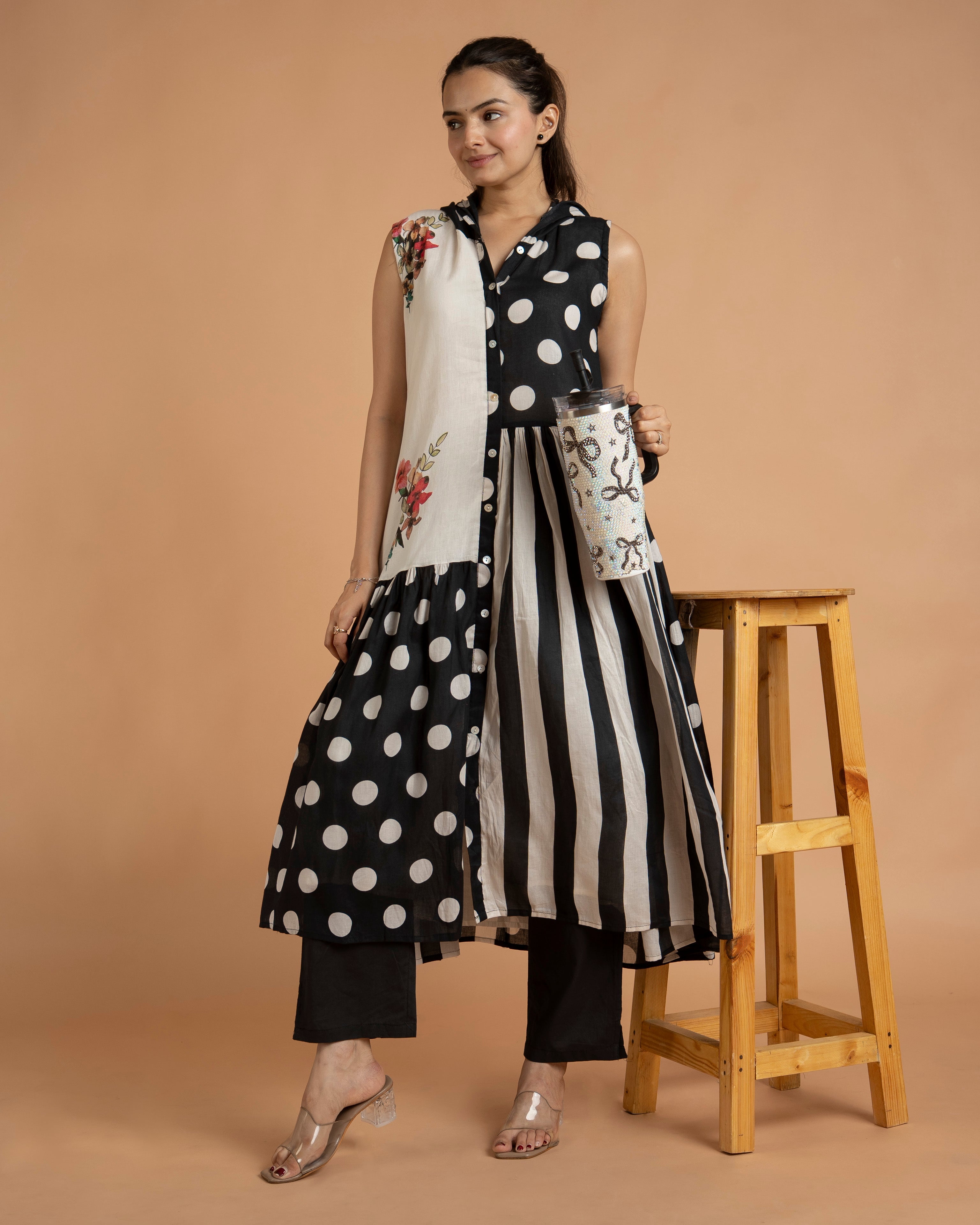 Front View Of Black And White Printed Sleeveless Kurta Set With Matching Straight Pants