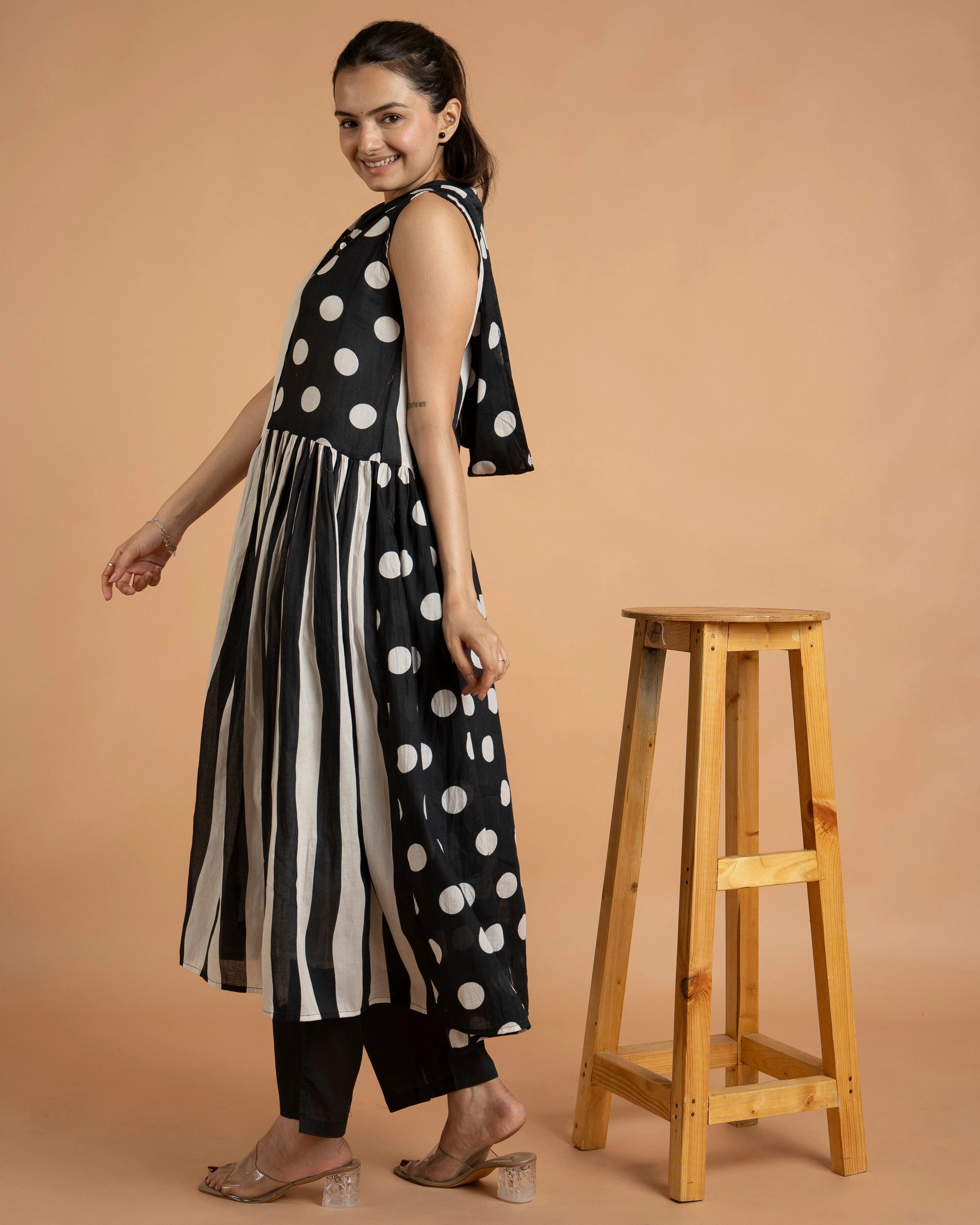Black And White Printed Kurta Set For Women With Modern Everyday Style.