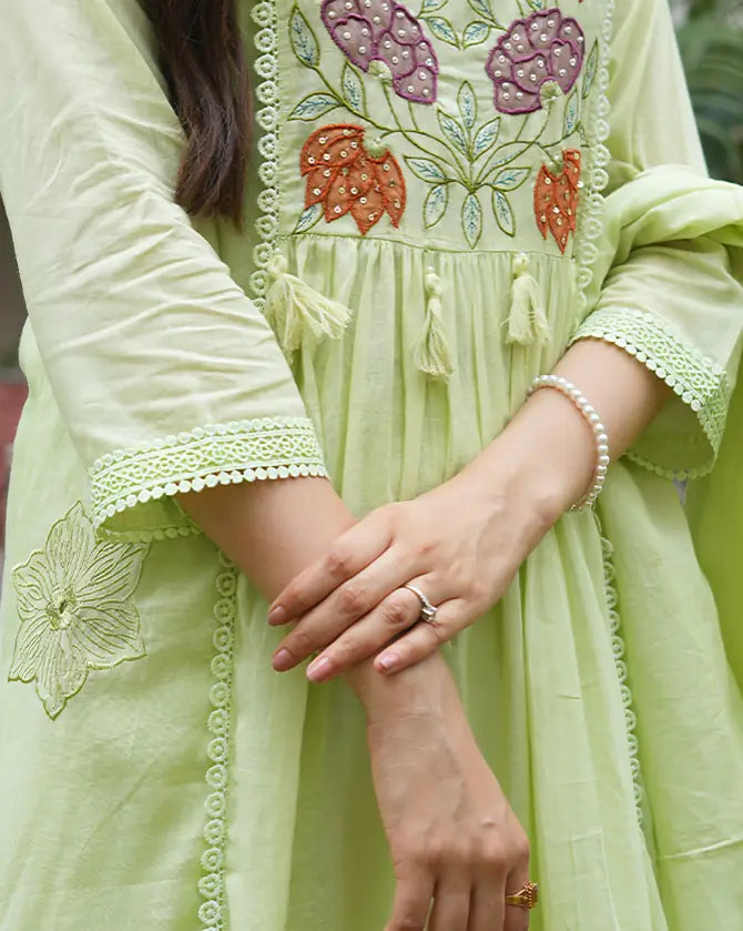 Beautiful floral embroidery on the yoke adds an elegant ethnic touch